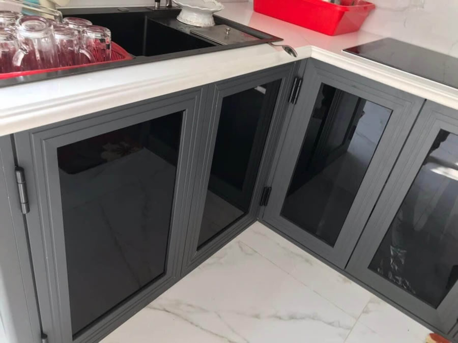 Tủ bếp nhôm cánh kính XingFa VInh Nghệ An